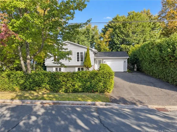 91 Bailey Ave, Fredericton, NB E3A 5V1