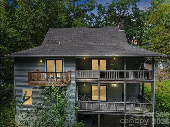 142 Winterview Trl, Hendersonville, NC 28739