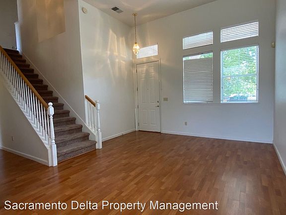 3rd image of 1113 Caversham Way