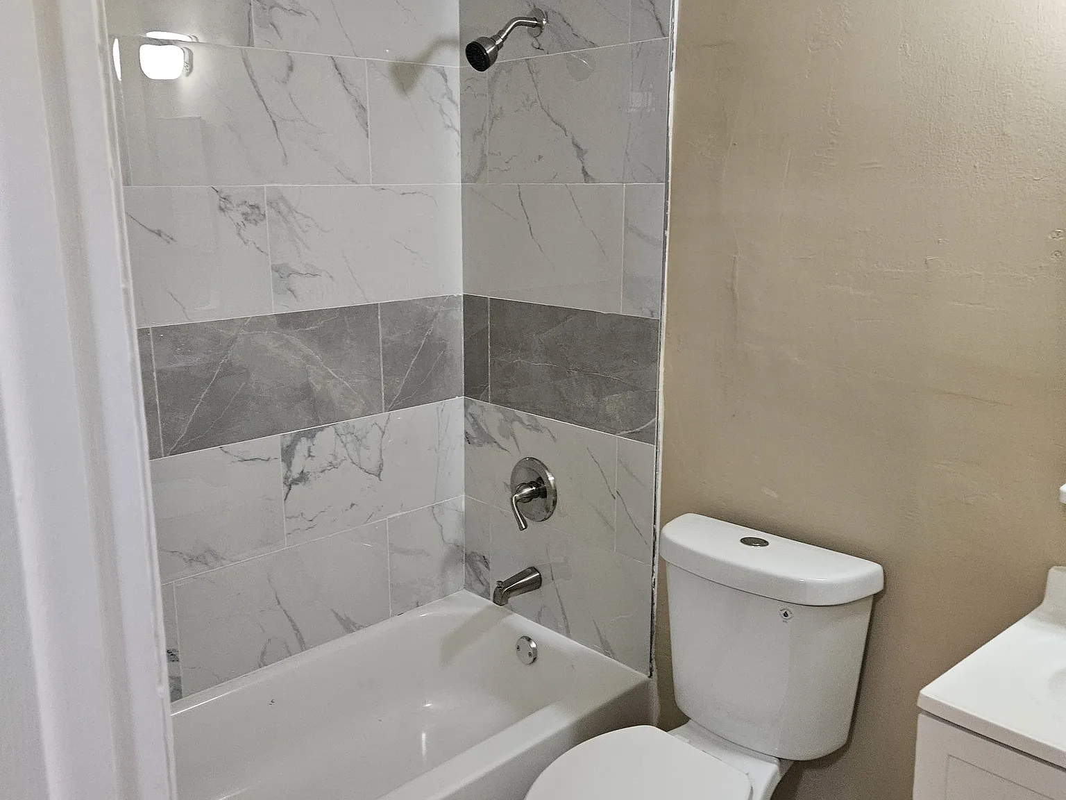 3 bed, 1120 sqft, $1,300 — Photo 3