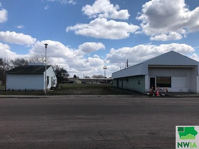 2nd image of 711 Cottage Ave