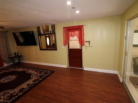 5th image of 3022 Venice Way