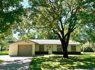 716 Normandy Dr, Iowa City, IA 52246