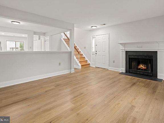 3rd image of 8684 Venoy Ct