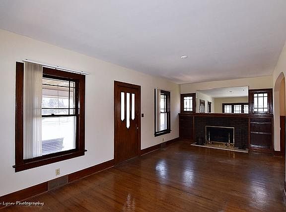 4th image of 24 N Lincolnway
