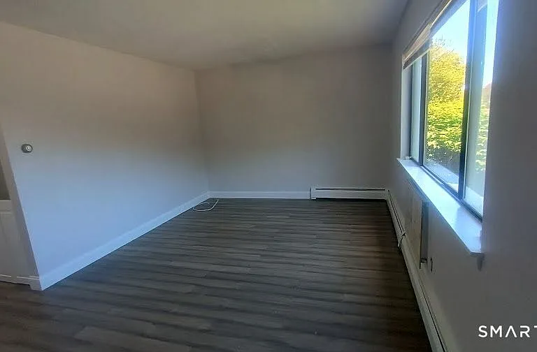 244 Oakville Ave #F — Photo 8