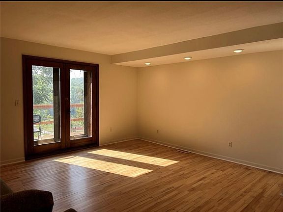 4th image of 1201 Main St #10