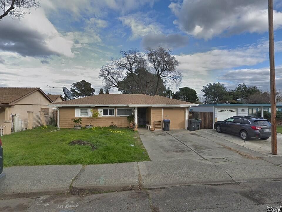 1st image of 1032 Tyler St