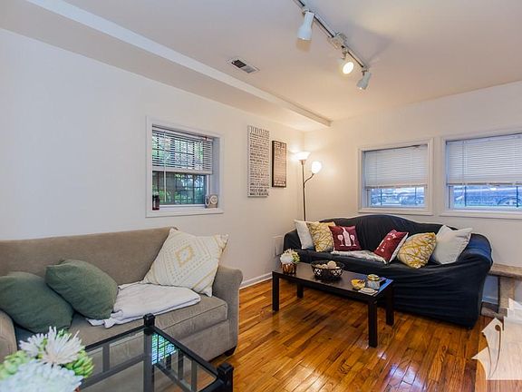 4th image of 1433 W Oakdale Ave #G5