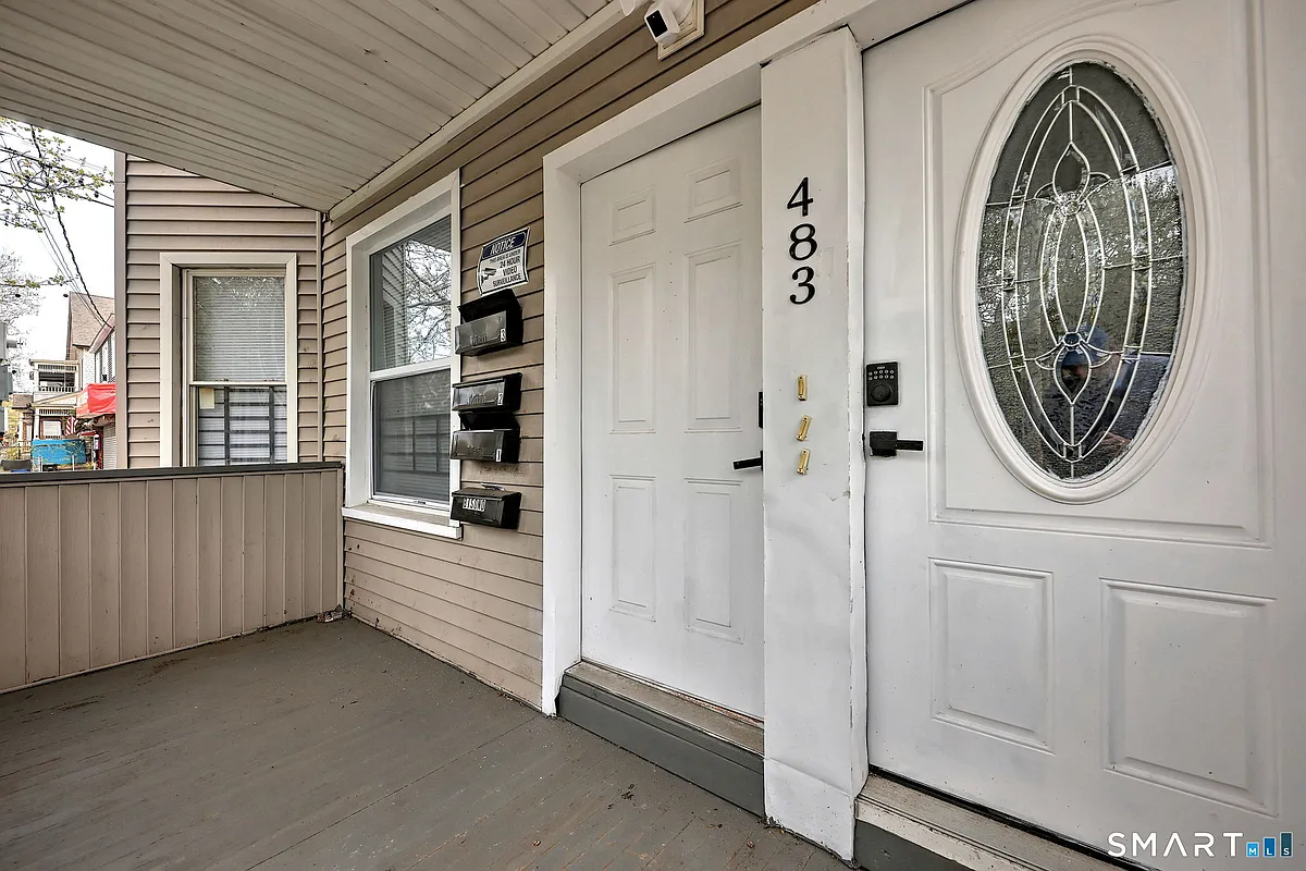 Building Photo - 483 Ferry St #3
