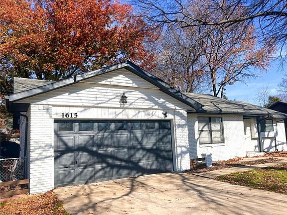3rd image of 1615 W Sherryden Dr
