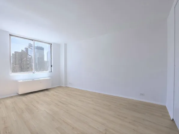 350 West 50th Street image 3 of 16