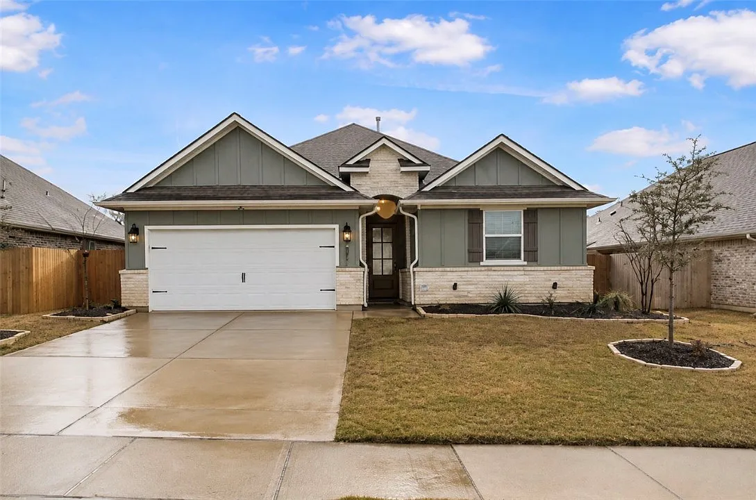 4 bed, 1979 sqft, $3,000 — Photo 1