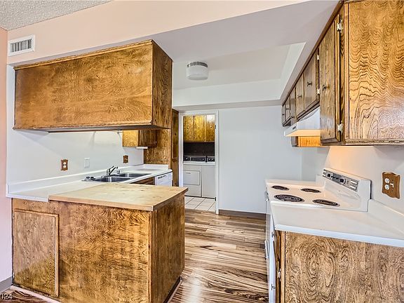 4th image of 3045 Pinehurst Dr APT B