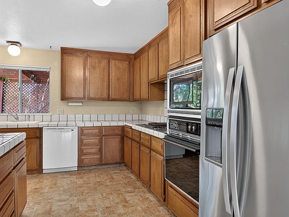 5th image of 843 Coventry Lane