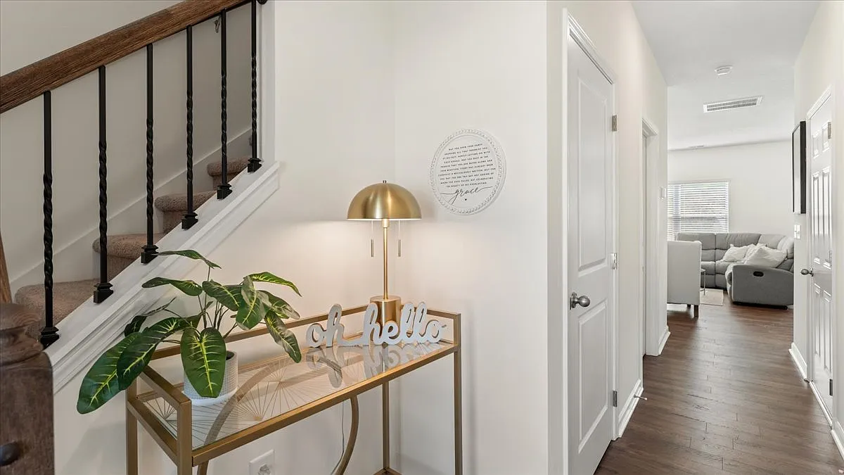 3 bed, 2.5 bath, 1381 sqft, $2,990 — Photo 2