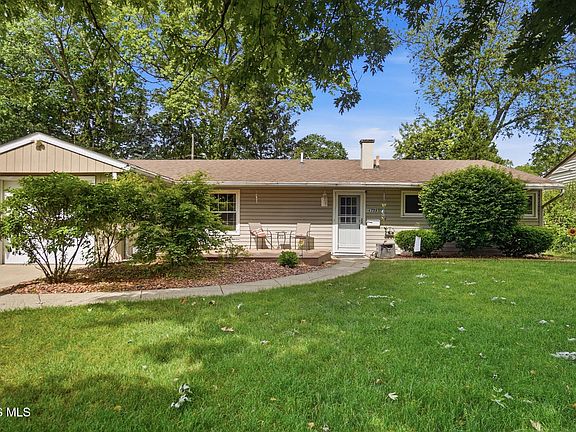 3rd image of 4733 Elmhurst Rd