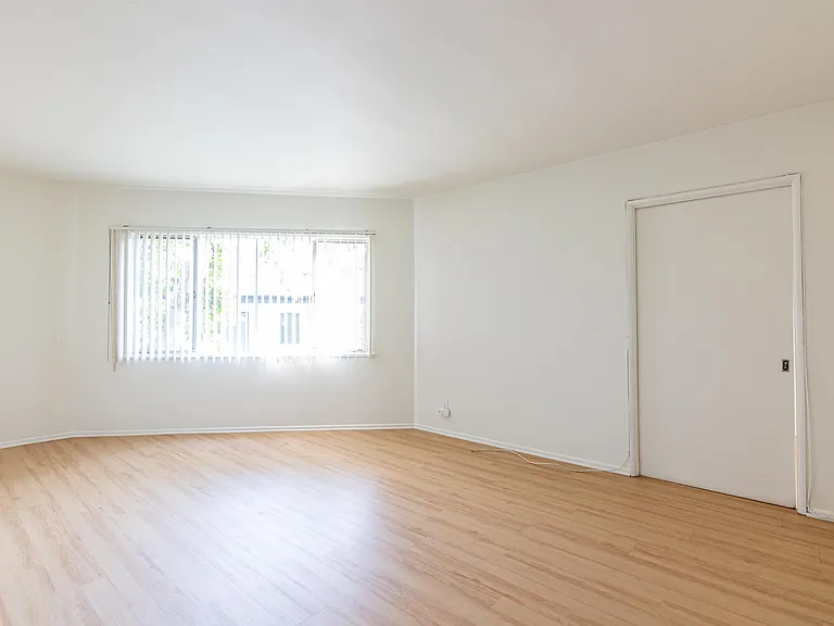 667-669 Levering — Photo 41