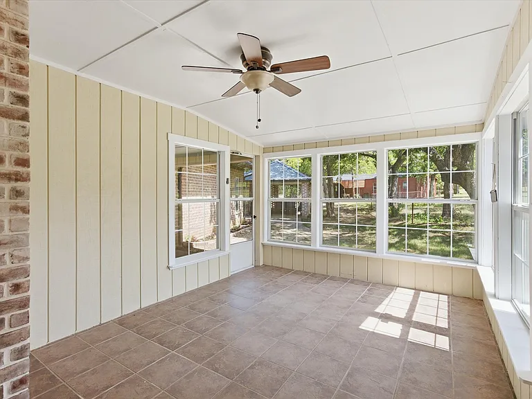 1025 Burchbury Trl — Photo 23