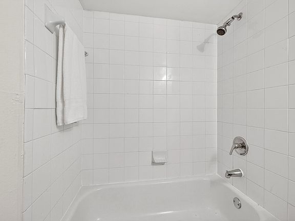 5th image of 9817 Walnut St #214