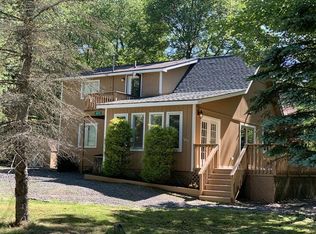409 Paxinos Dr, Pocono Lake, PA