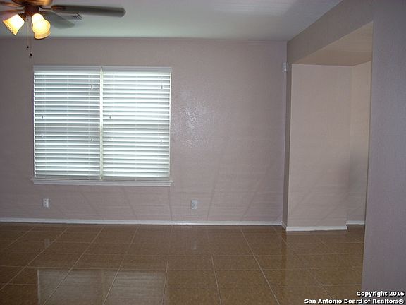 3rd image of 422 Las Puertas