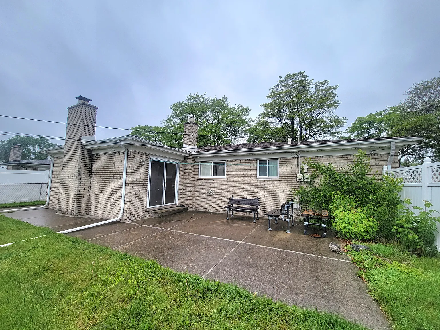 3 bed, 1.5 bath, 1432 sqft, $1,800 — Photo 4