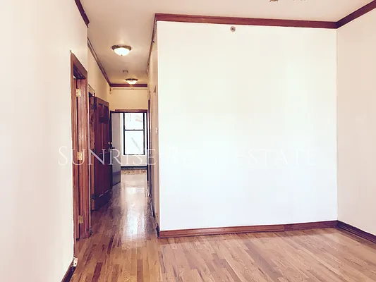 Rented by Sunrise Real Estate | media 32