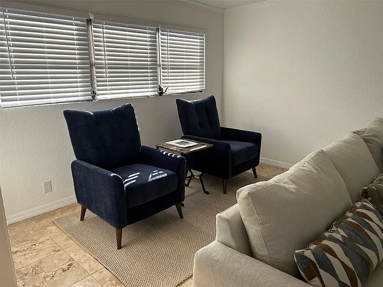 4431 NE 28th Ave — Photo 33