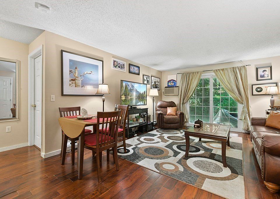 1st image of 2 Oak Hill Ln APT 203