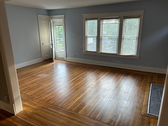 3rd image of 1 Traymore St Unit 2