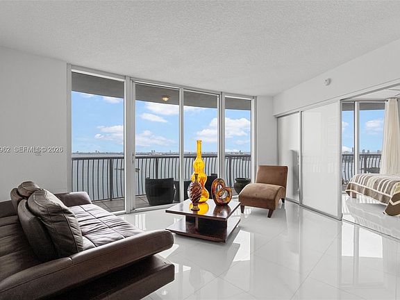3rd image of 1750 N Bayshore Dr APT 3901