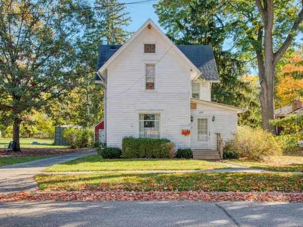 1304 N Washington St, Owosso, MI 48867