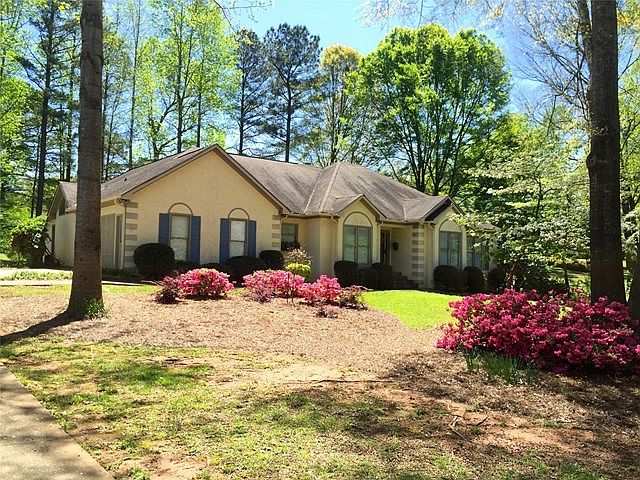 1st image of 422 White Oak Dr