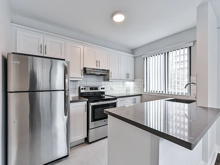 224 Saint George St — Photo 13