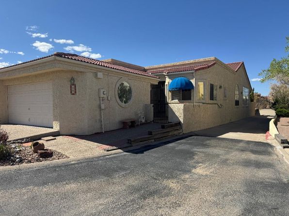 586 Eastlake Dr SE, Rio Rancho, NM 87124