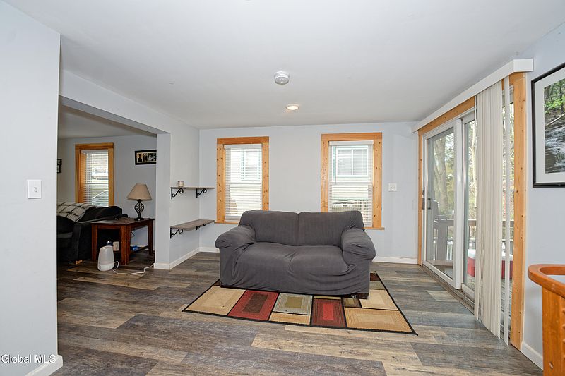 5th image of 941 6th St Street