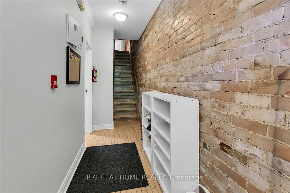 182 Mutual St — Photo 4