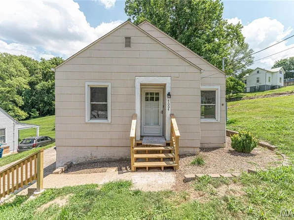 1004 Miller St, New Haven, MO 63068