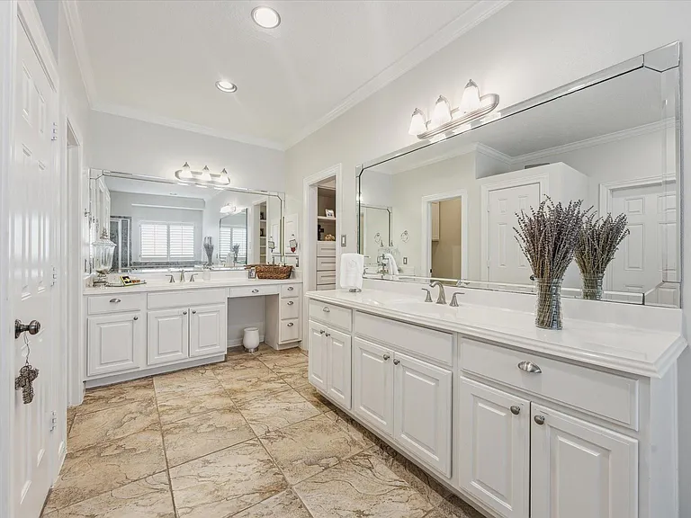 427 N Gate Stone — Photo 14