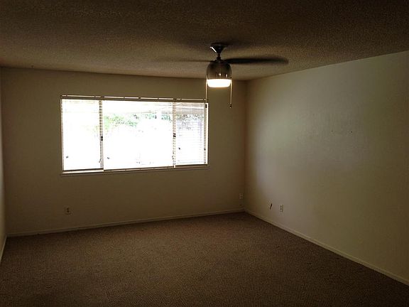 2nd image of 308 E Evergreen Ave
