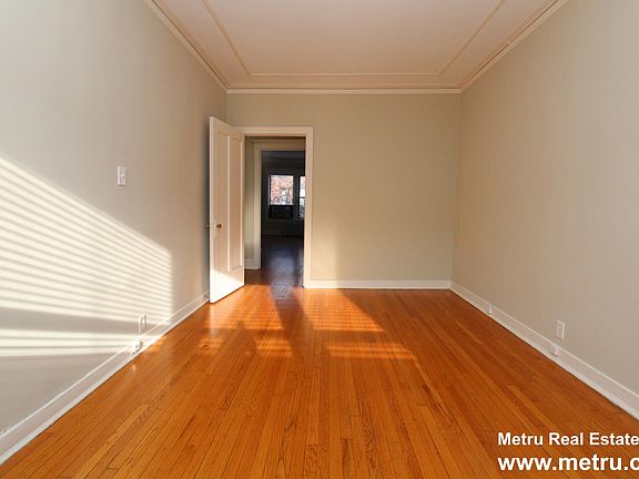 5th image of 811 W Cornelia Ave #1S
