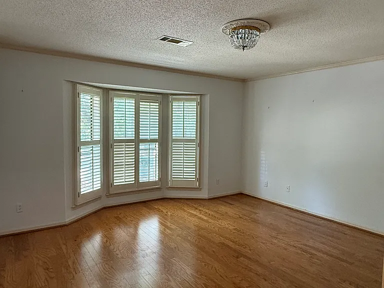 1602 Shallow Creek Rd — Photo 3