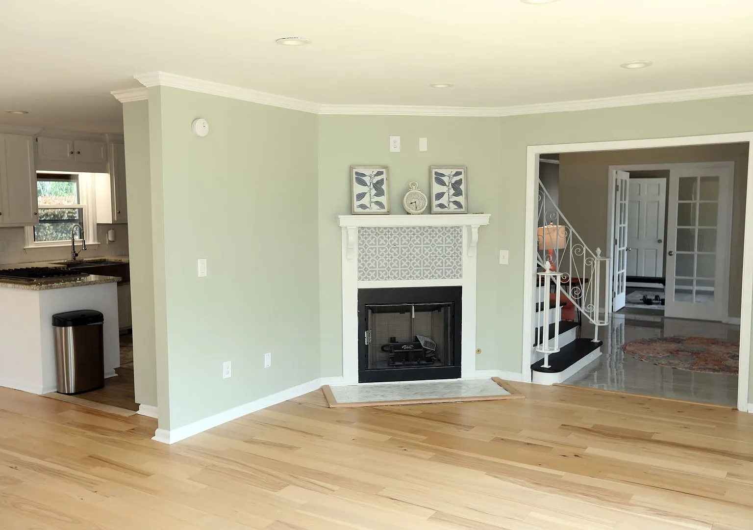 This distinguished five-bedroom, three-bathroom residence offers an exceptional combination of re... — Photo 3
