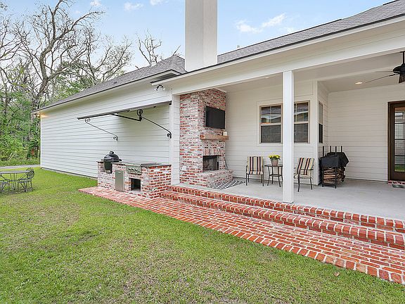 covered outdoor kitchen