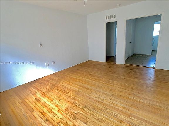 3rd image of 1521 Jefferson Ave Unit 7