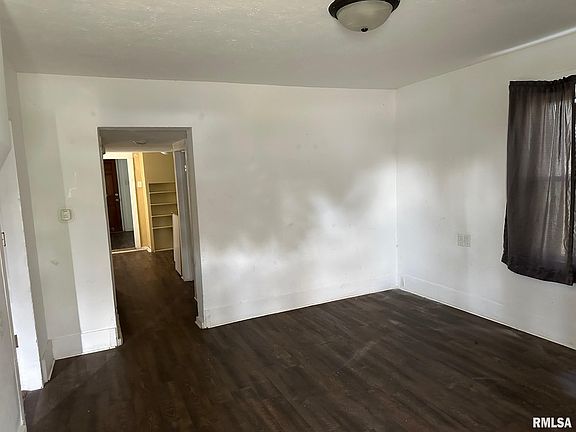4th image of 423/431 E Prairie St