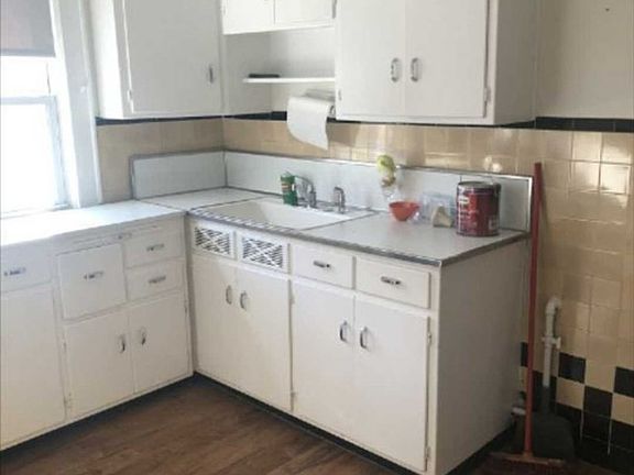 5th image of 422 Aurora Ave Floor 3