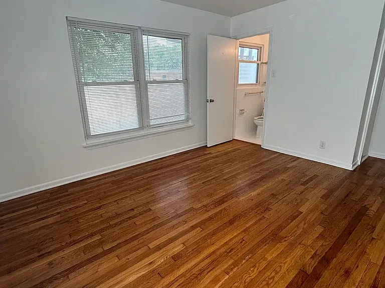 355 Cresham Dr — Photo 8