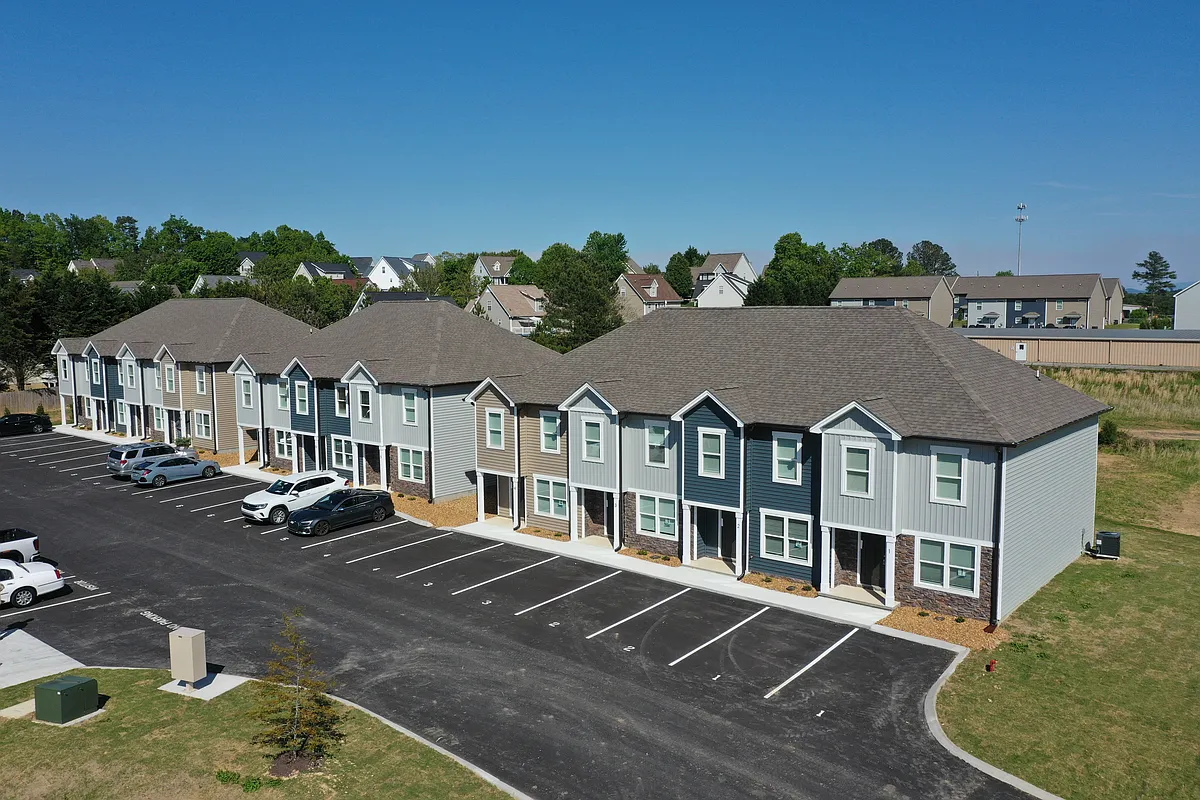 Building Photo - 2205 Shady Ln NE #8